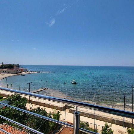 Apartman Dora With Sea View And Terrace Умаг Екстериор снимка