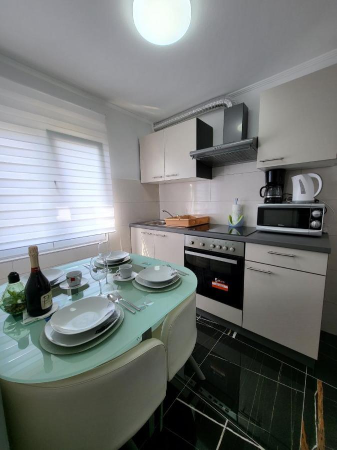 Apartman Dora With Sea View And Terrace Умаг Екстериор снимка