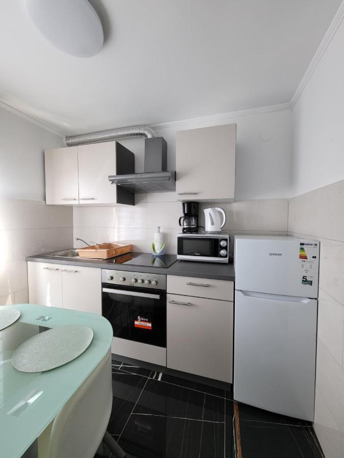 Apartman Dora With Sea View And Terrace Умаг Екстериор снимка