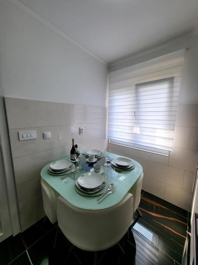 Apartman Dora With Sea View And Terrace Умаг Екстериор снимка
