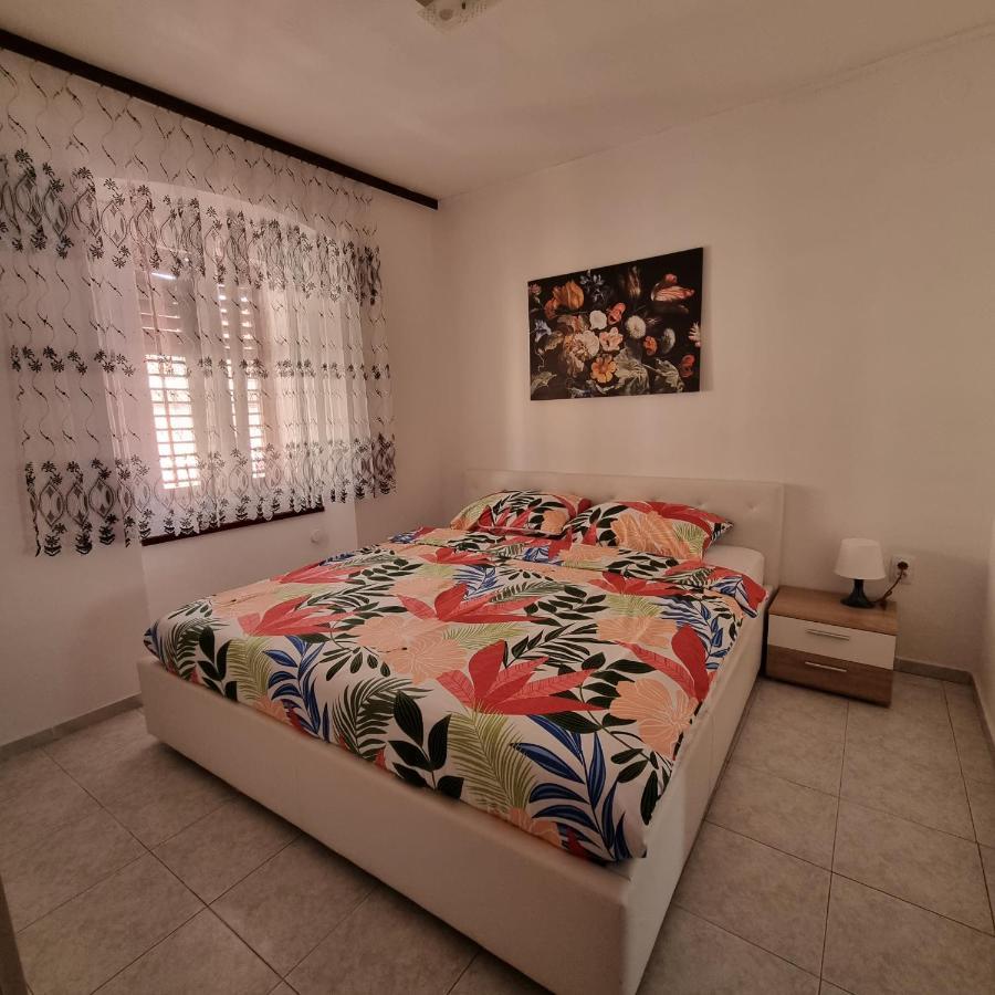 Apartman Dora With Sea View And Terrace Умаг Екстериор снимка