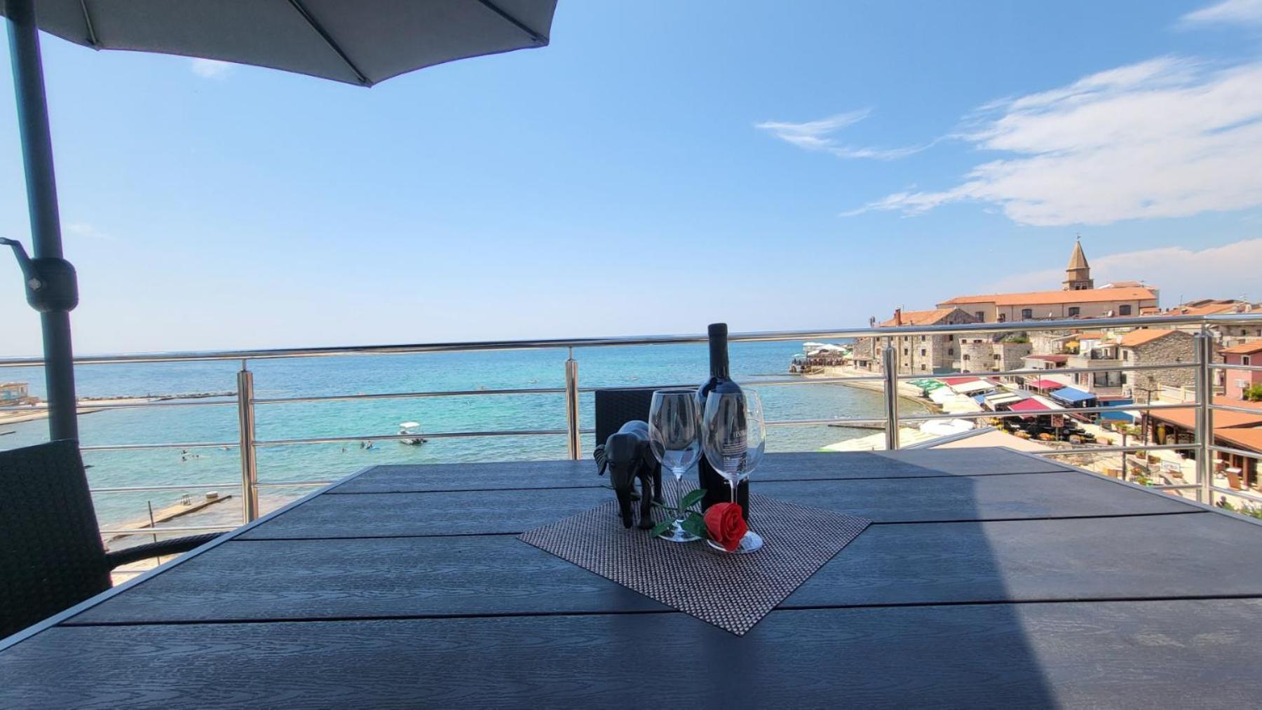 Apartman Dora With Sea View And Terrace Умаг Екстериор снимка