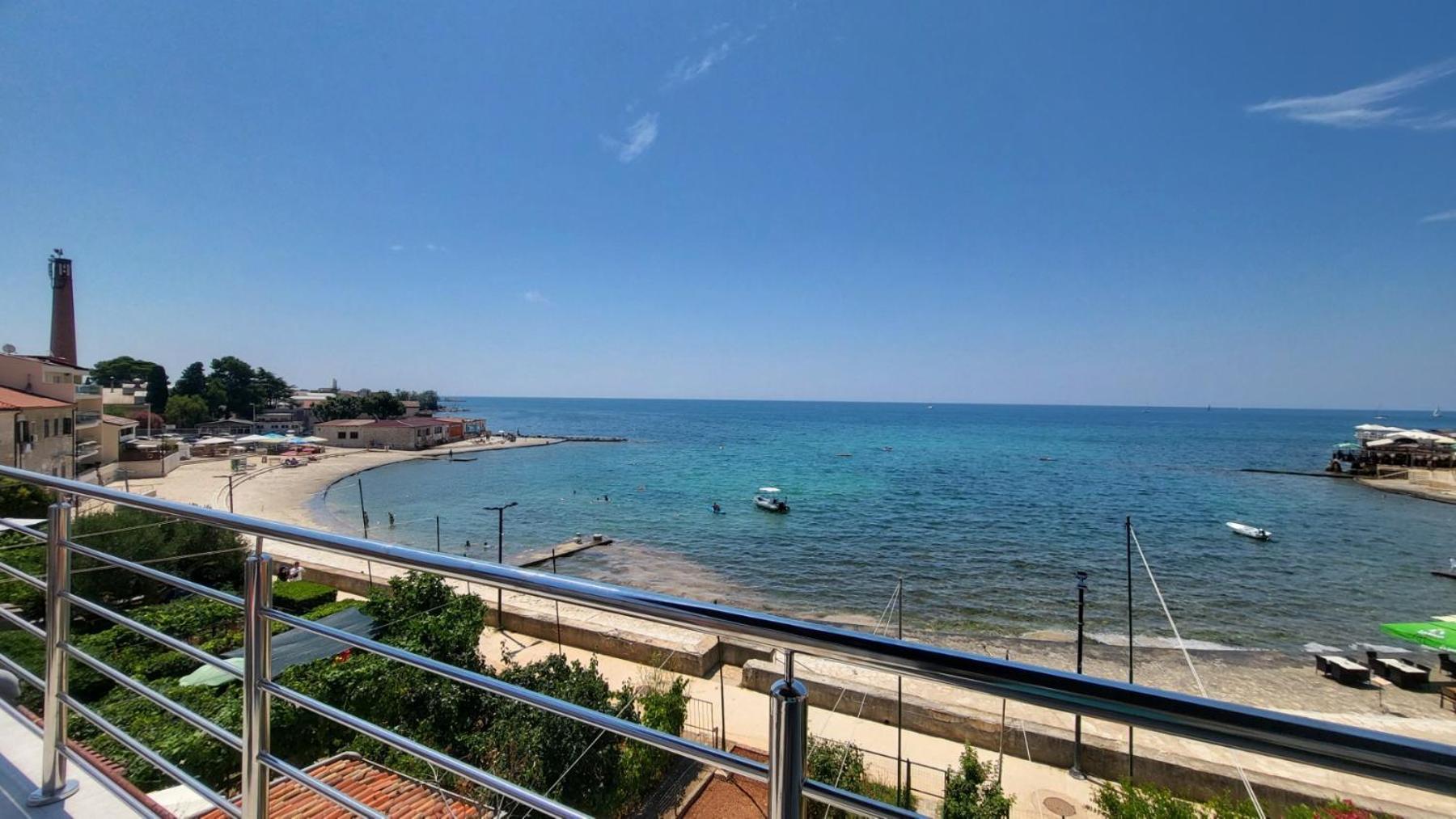 Apartman Dora With Sea View And Terrace Умаг Екстериор снимка