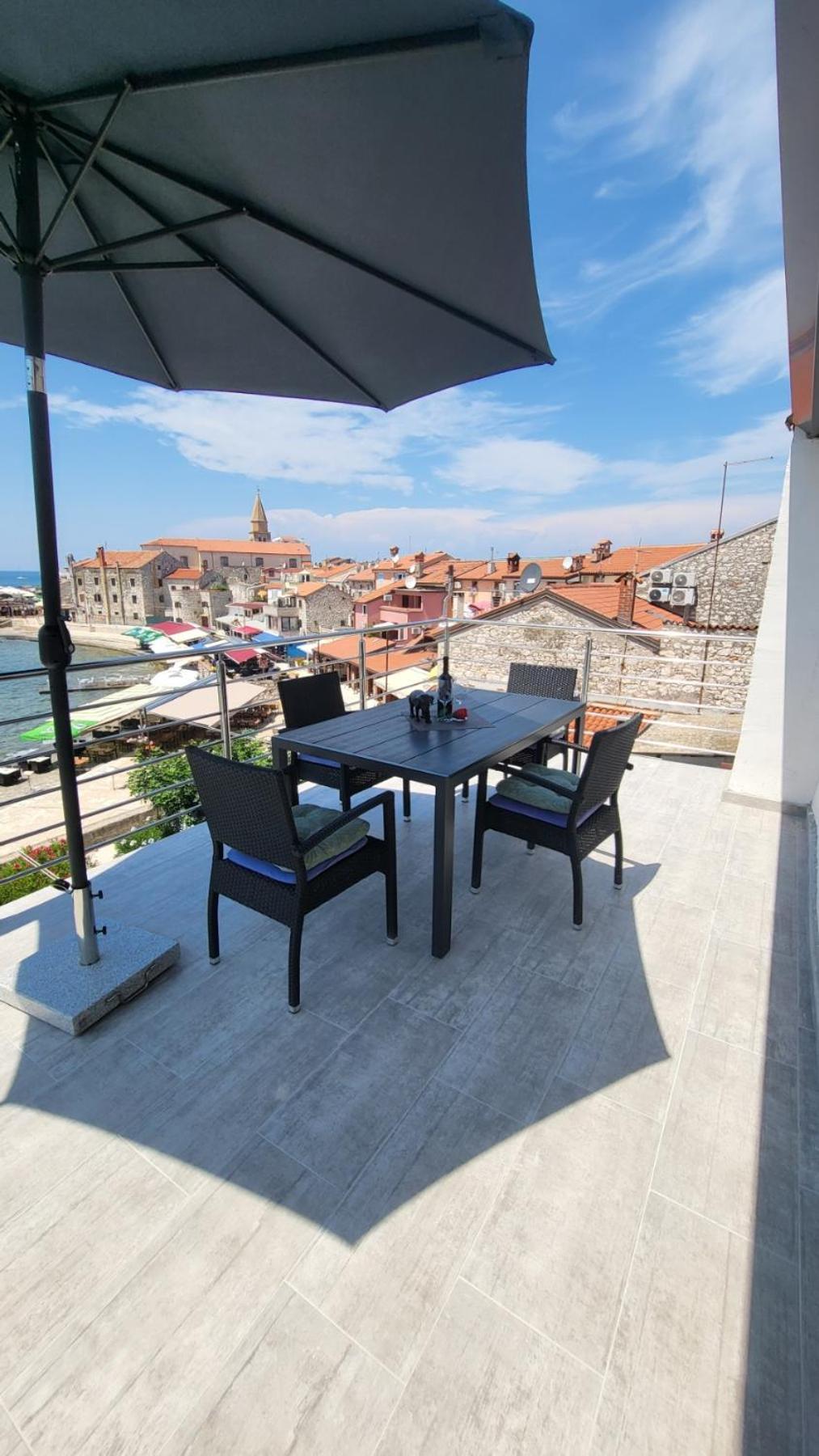 Apartman Dora With Sea View And Terrace Умаг Екстериор снимка